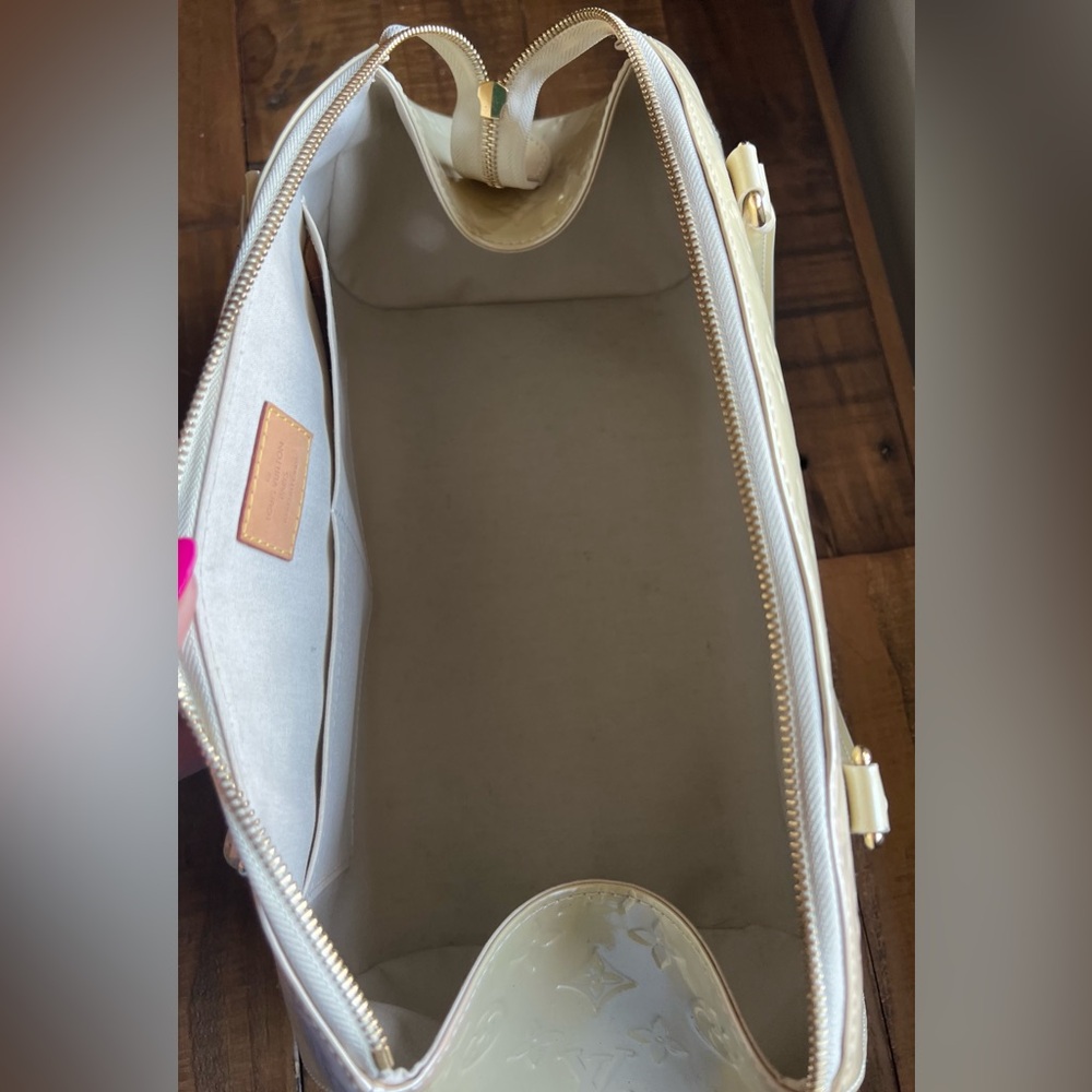 Louis Vuitton Vernis Sherwood Purse - Picture 13 of 15